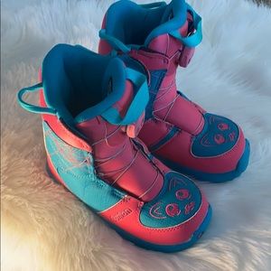 Burton Grom Boa youth snowboarding boots
